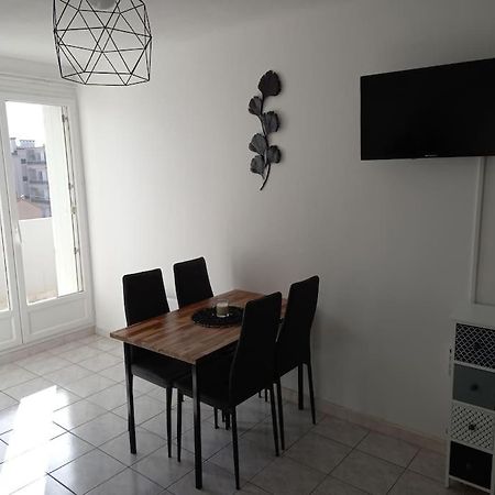 Appart 2/4 Pers Proche Centre Avec Balcon, Parking Нарбонна Экстерьер фото