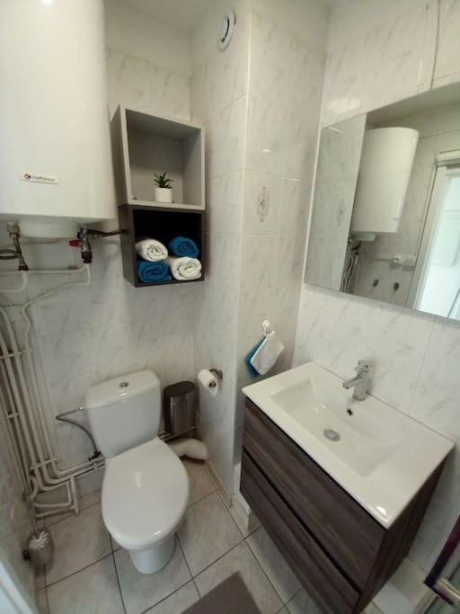 Appart 2/4 Pers Proche Centre Avec Balcon, Parking Нарбонна Экстерьер фото